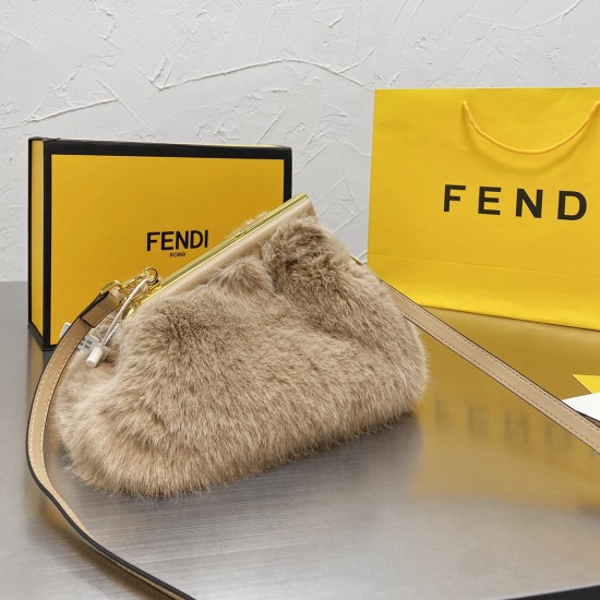 4colors FENDI FIRST FUR